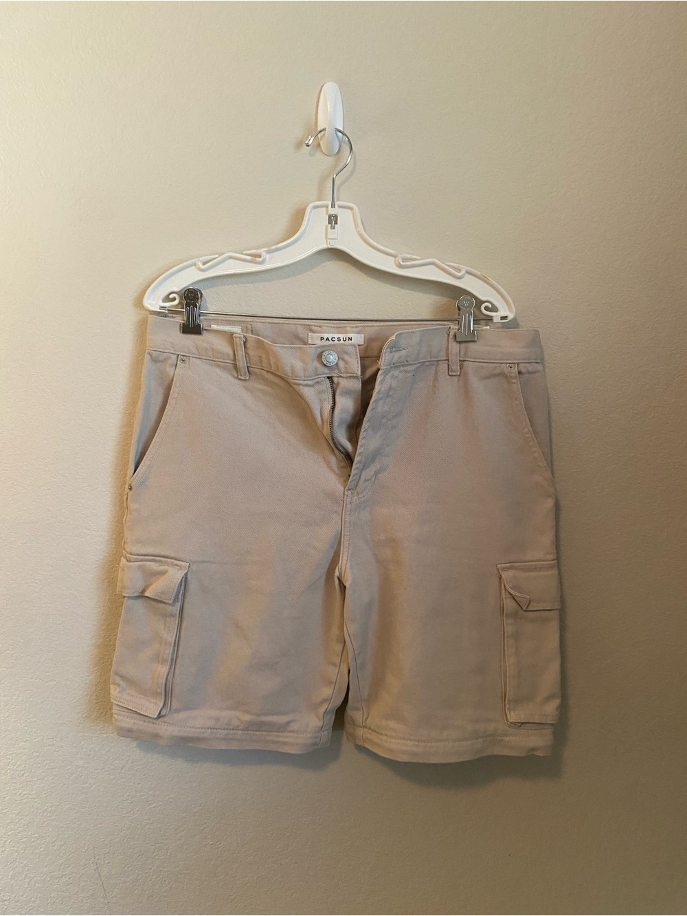 PacSun Men’s Light Beige Cargo Shorts with Side Pockets